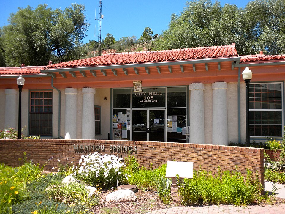 Fayl:Manitou Springs City Hall.JPG