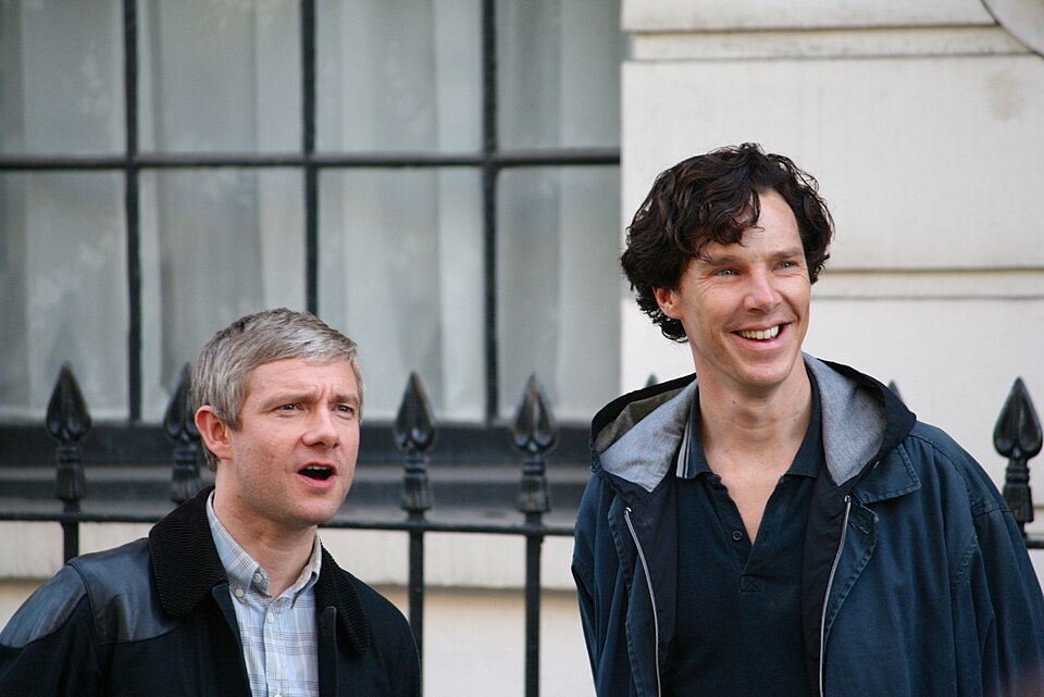 Fayl:Martin Freeman + Benedict Cumberbatch.JPG