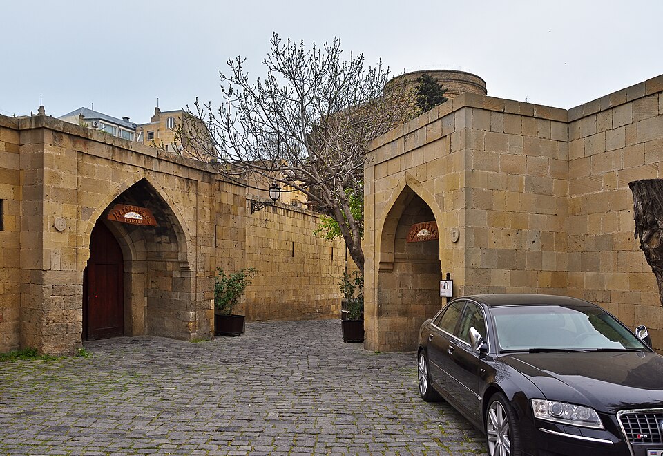 Fayl:Baku Multani&Bukharacaravanserais 004 2252.jpg