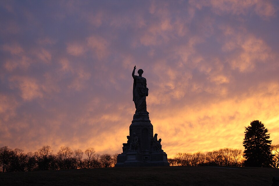 Fayl:Forefathers Monument.JPG