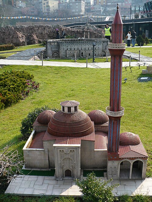 Fayl:Inceminarelimedrese.JPG