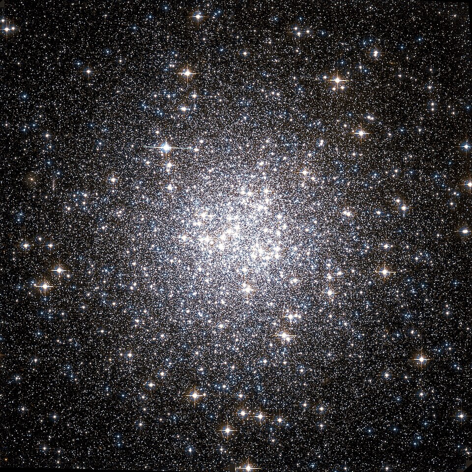 Fayl:Messier 53 Hubble WikiSky.jpg