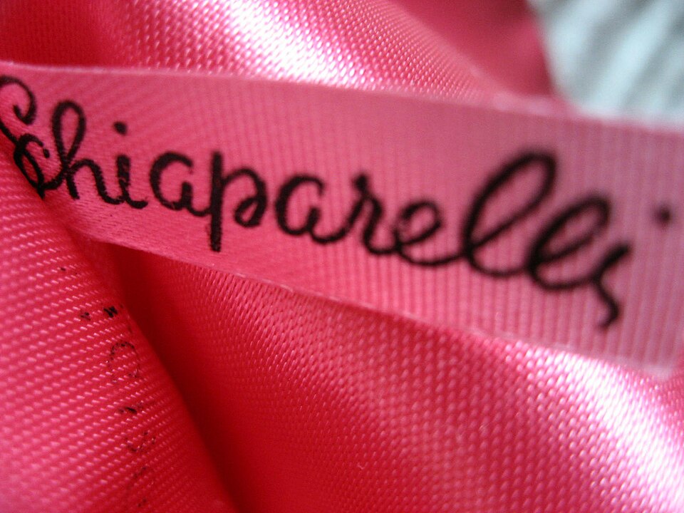 Fayl:Shocking Pink Schiaparelli.jpg