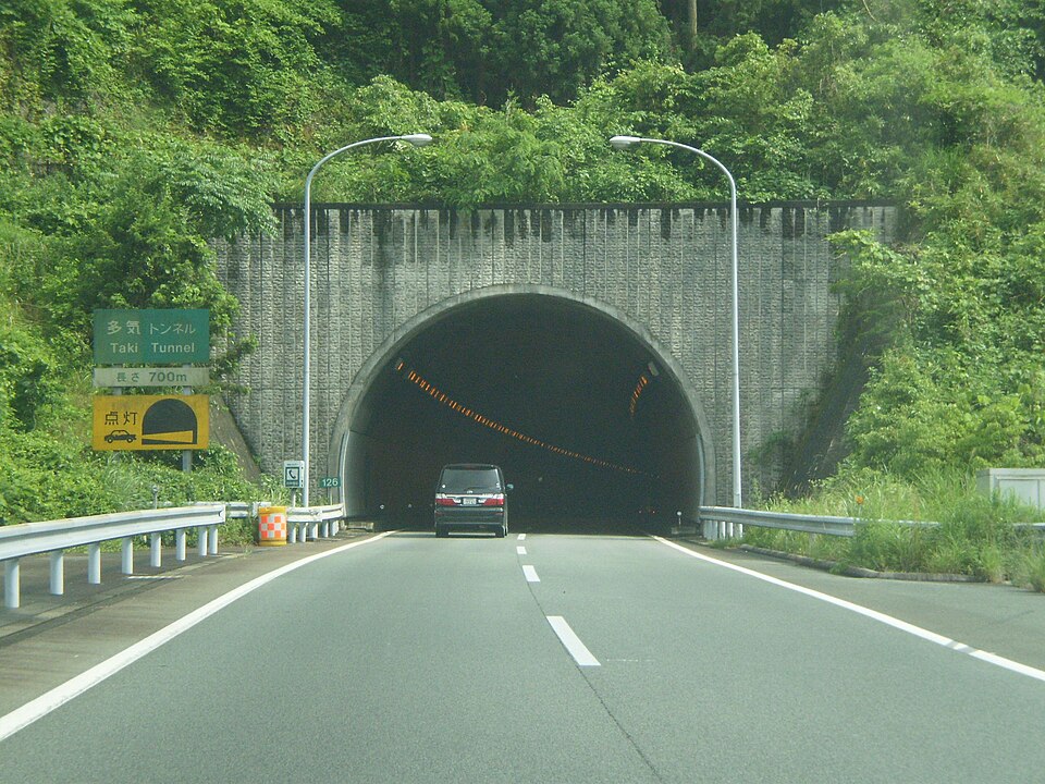 Fayl:Taki tunnel.jpg