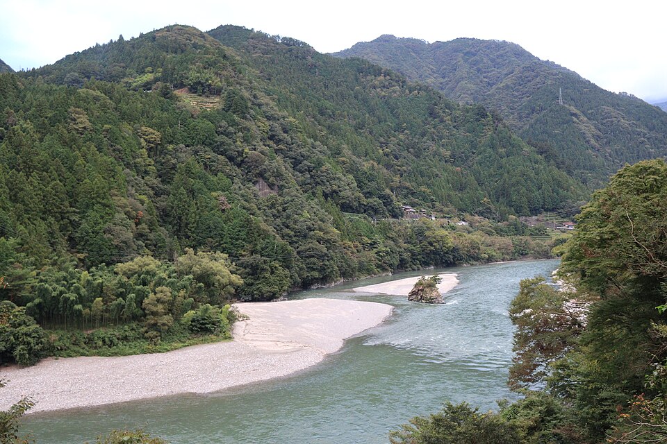 Fayl:Tenryu River from Route 418.jpg