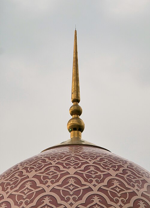 Fayl:Putra Mosque Spire.jpg