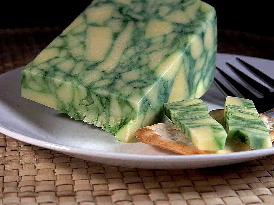 Fayl:Sage derby cheese.jpg