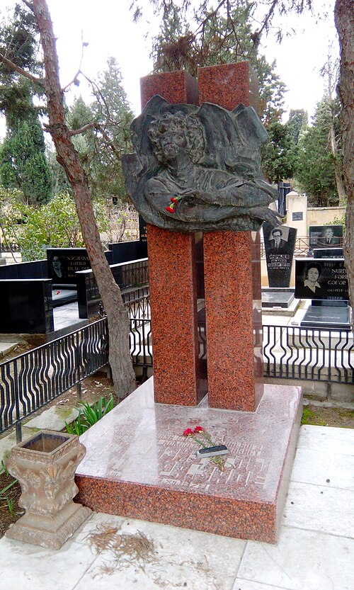 Fayl:Vaqif Mustafazadənin məzarı.jpg
