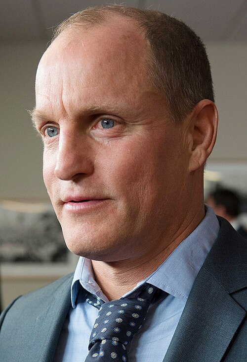 Fayl:Woody Harrelson October 2016.jpg