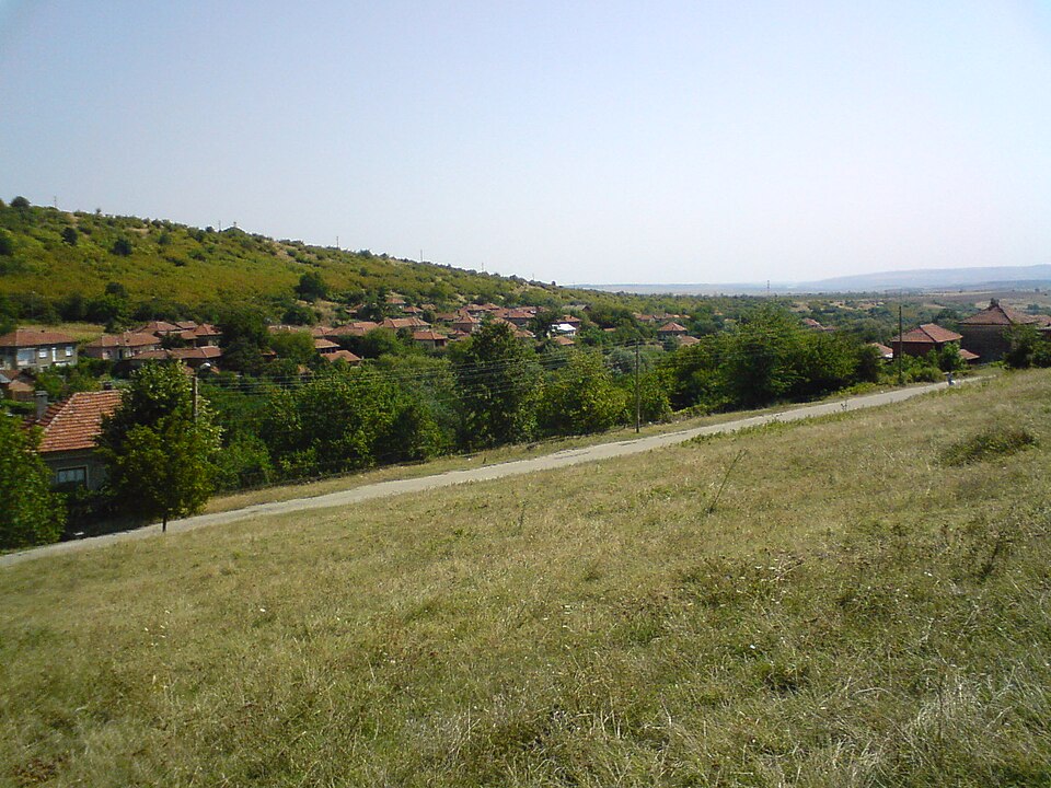 Fayl:Izgled ot selo Slaviani.jpg