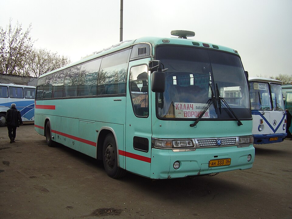 Fayl:Kia Granbird Калач--Воронеж.JPG