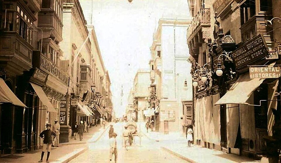 Fayl:Kingsway, Valletta in the 1910s.jpg