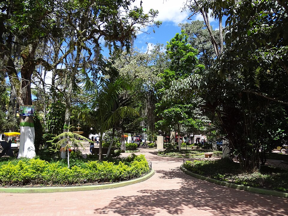 Fayl:Parque Moniquira 3.JPG