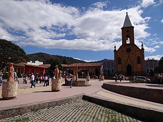Markaziy maydon va Ráquira cherkovi
