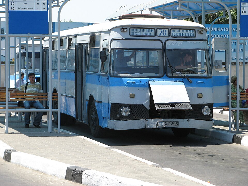 Fayl:Автобус ЛиАЗ-677М в Ташкенте.jpg