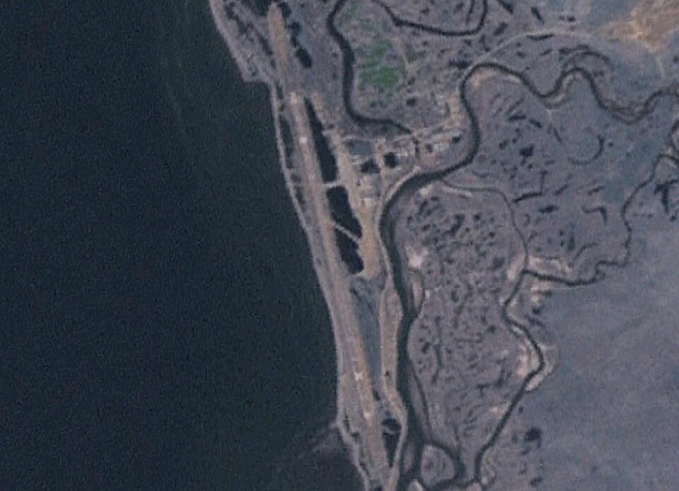 Fayl:Airport Pevek satellite.jpg