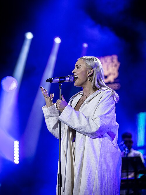 Fayl:Anne-Marie-4562.jpg