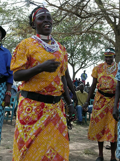 Fayl:Kurias singing and dancing.jpg