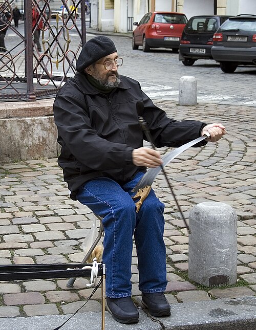 Fayl:Musical saw 2.jpg