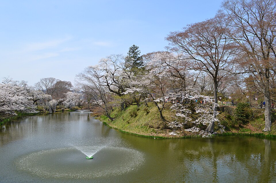 Fayl:Tanakura Castle hori.JPG