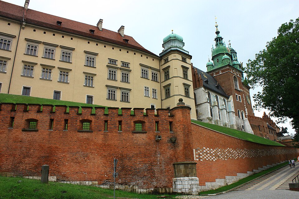 Fayl:616300 Kraków zamek królewski 03.JPG