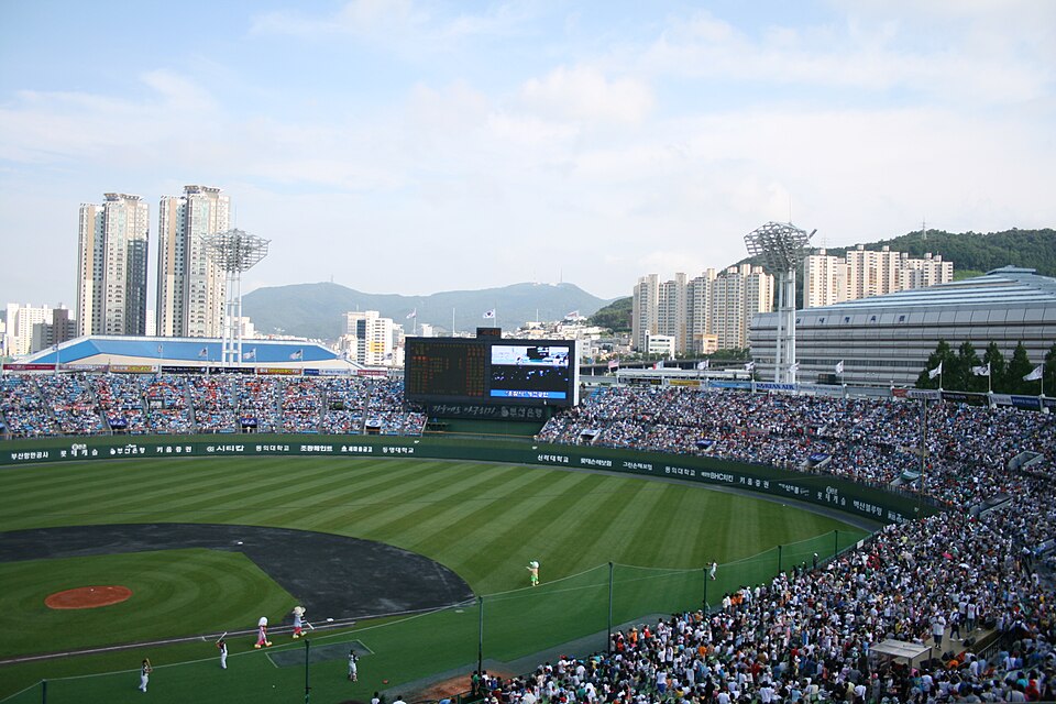 Fayl:Busan Sajik Stadium 20080706.JPG