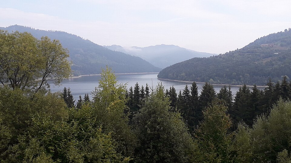 Fayl:Lago Bicaz.jpg