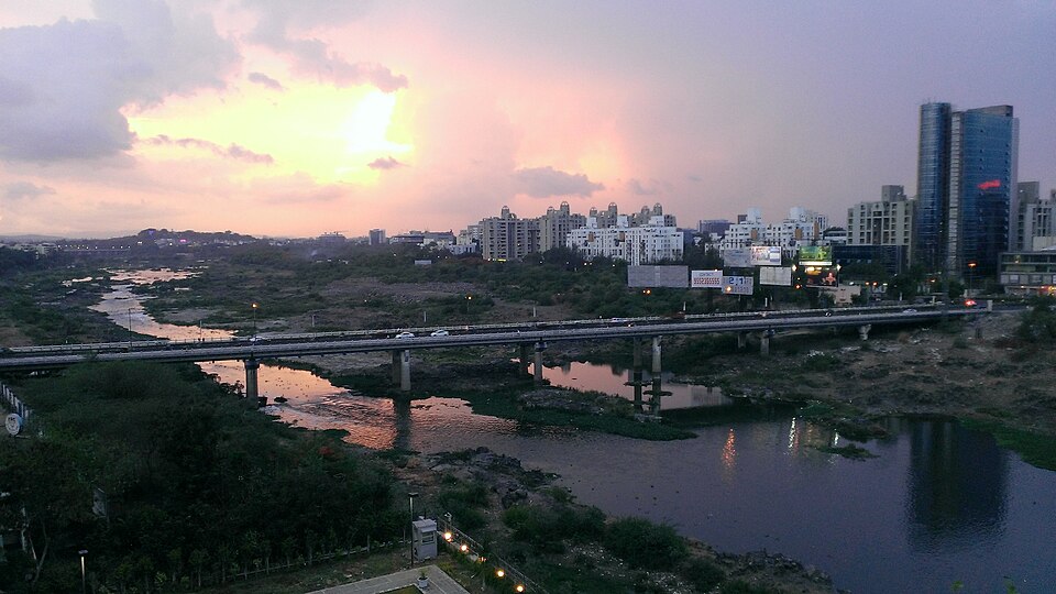 Fayl:Aga Khan Bridge in Pune.jpg
