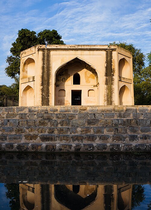 Fayl:Hakimon ka Maqbara 03.JPG
