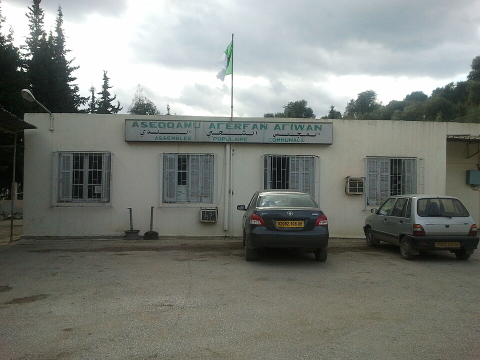 Fayl:Mairie Fenaïa.jpg