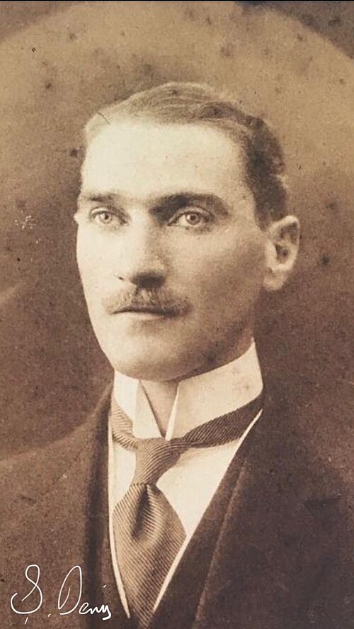 Fayl:Mustafa Kemal in Karlsbad 1918.jpg