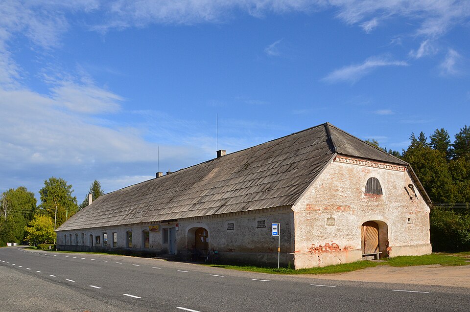 Fayl:Hargla kõrtsihoone 2013.JPG