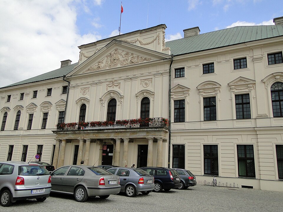 Fayl:Lubartów, pałac Sanguszków (część frontowa).jpg