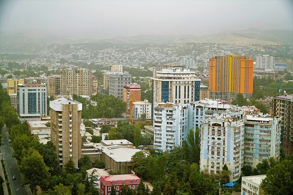 Fayl:Panorama with buildings, Dushanbe.jpg