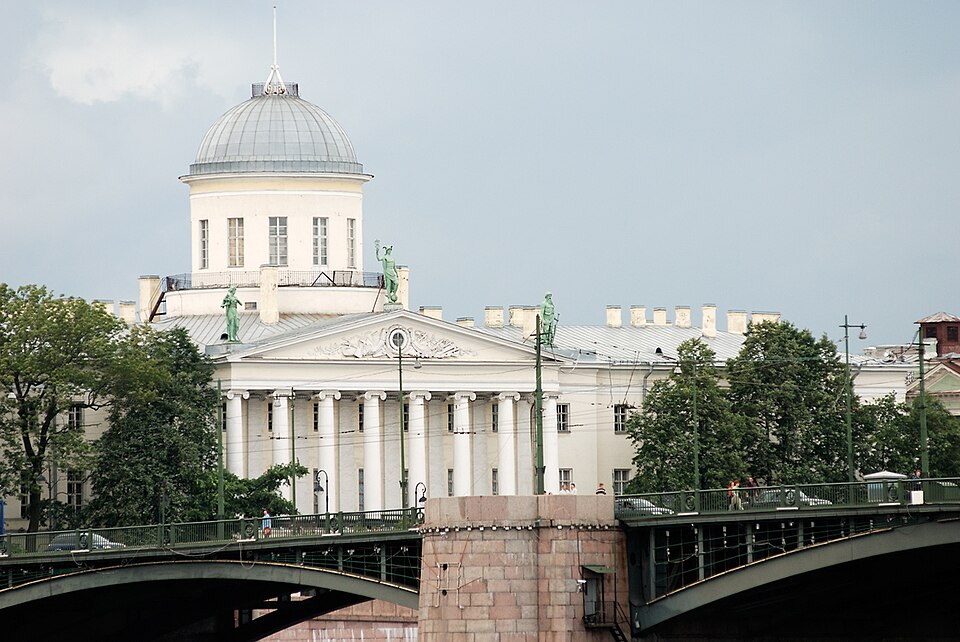 Fayl:Pushkinsky dom.jpg
