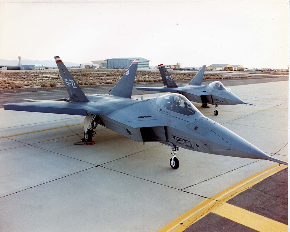 Fayl:Two Lockheed-Boeing-General Dynamics YF-22s.jpg
