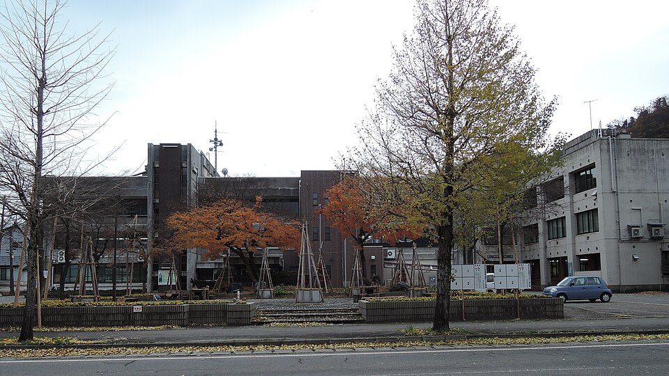 Fayl:Yuzawa town hall.JPG