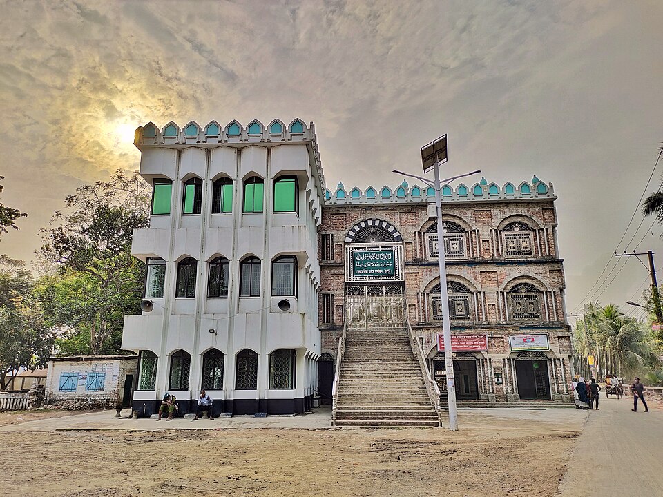 Fayl:কেরামতিয়া মসজিদ ও মাজার, রংপুর।.jpg