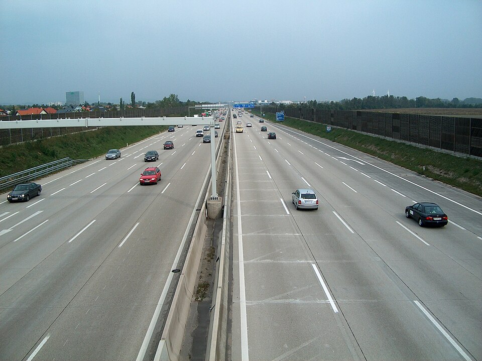 Fayl:Austria A2 moedling.jpg