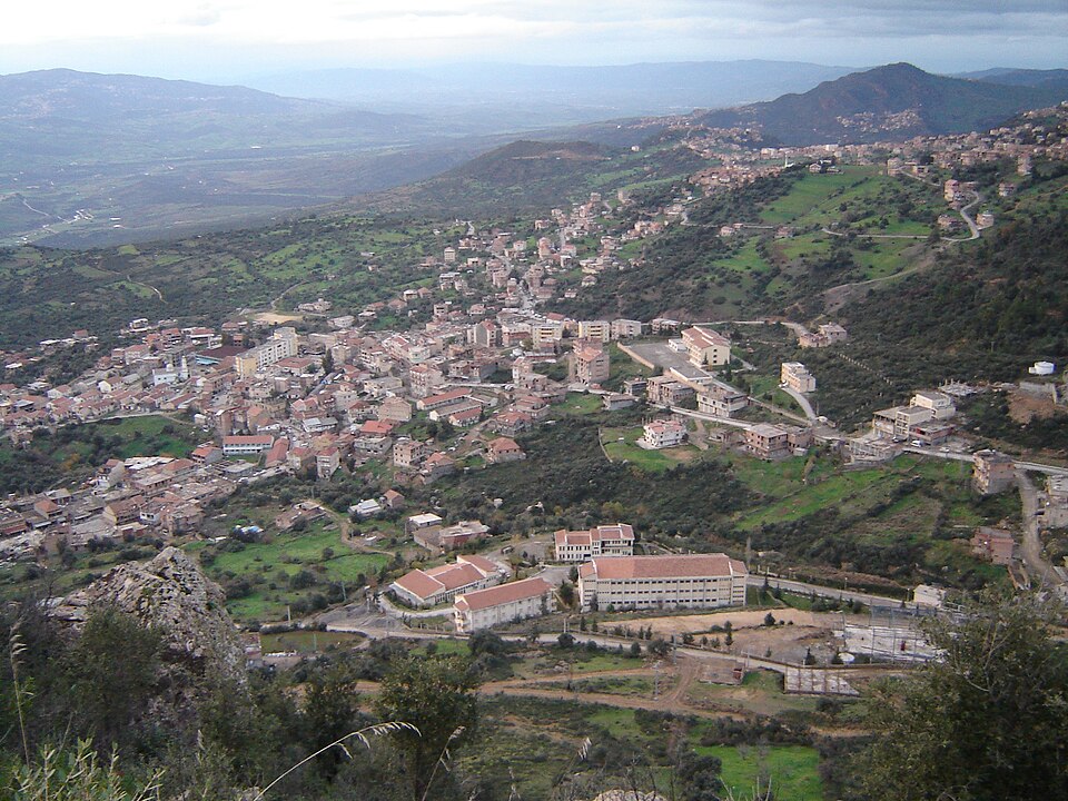 Fayl:Bouzeguene, Tizi Ouzou Province (Algeria).jpg