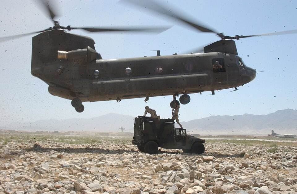 Fayl:CH-47 Chinook in Bagram.jpg