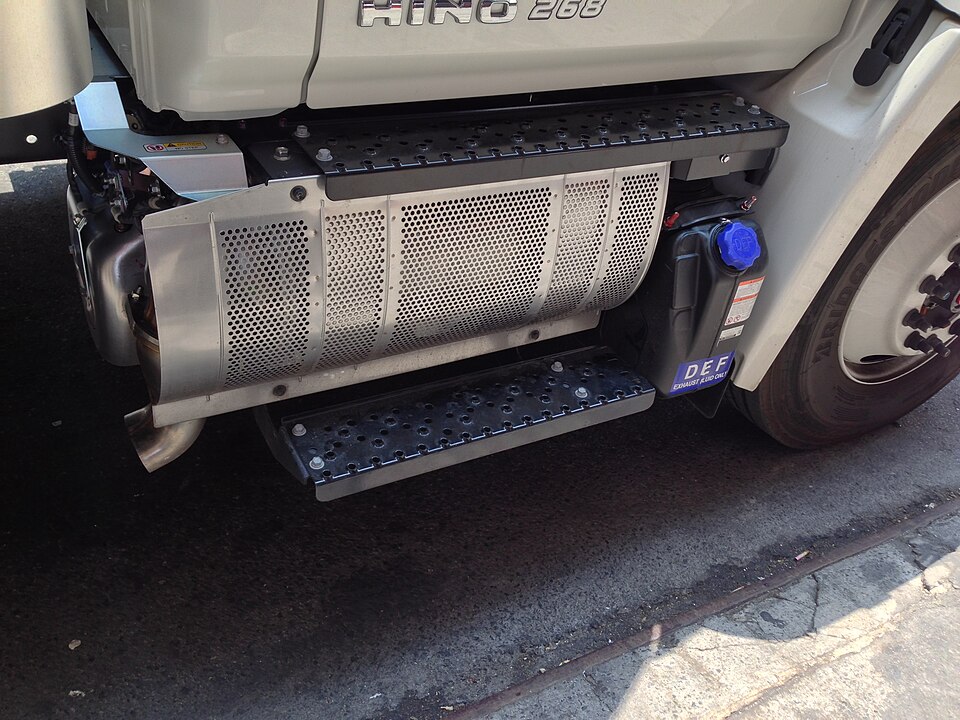 Fayl:Hino Standardized SCR Unit.jpg