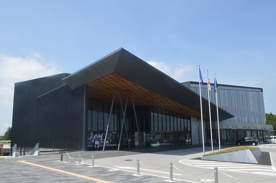 Fayl:Ishioka City Hall ac.jpg