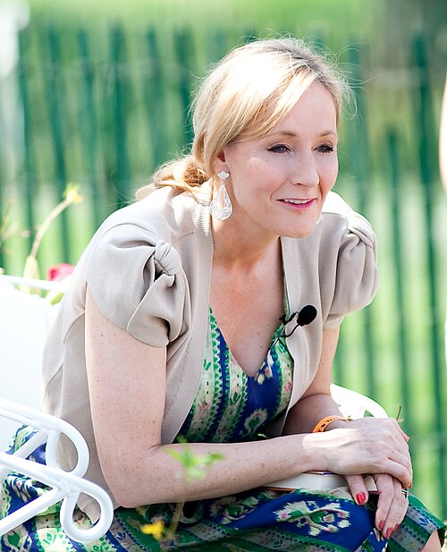 Fayl:J. K. Rowling 2010.jpg