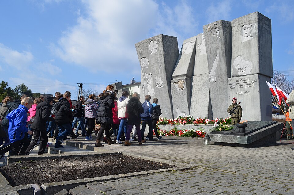 Fayl:Pomnik 071.jpg