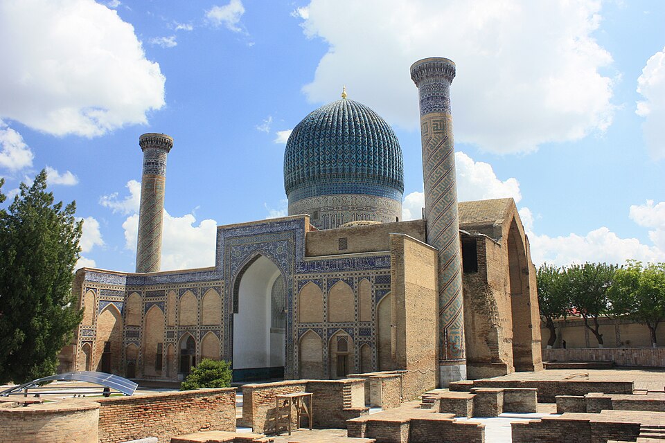 Fayl:ShrineofAmirTimur.jpg