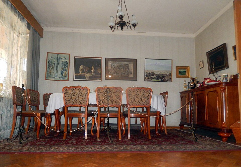 Fayl:Silva Kaputikyan House Museum (15).jpg