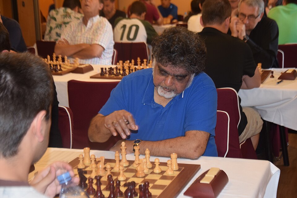 Fayl:Sunil Weeramantry (SRI).jpg