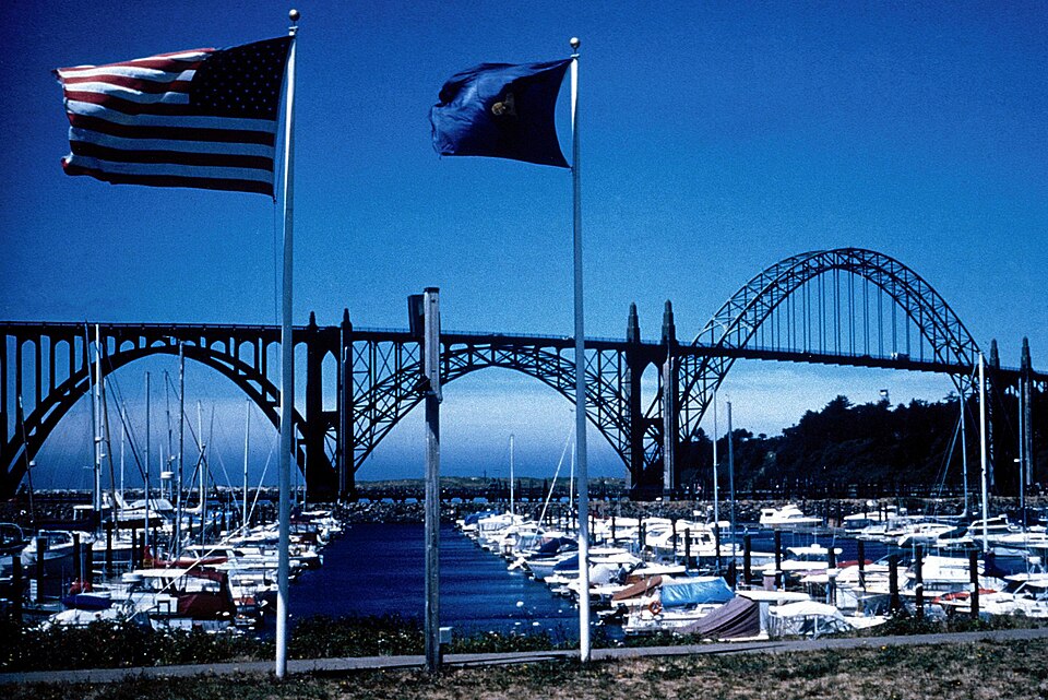 Fayl:Waterfront NewportOR.jpg