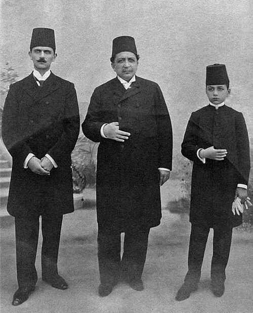 Fayl:Şehzade Selaheddin and his sons.jpg